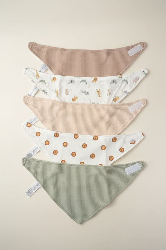 Set of 5 baby bibs with animal patterns