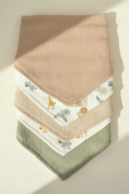 Set of 5 baby bibs with animal patterns