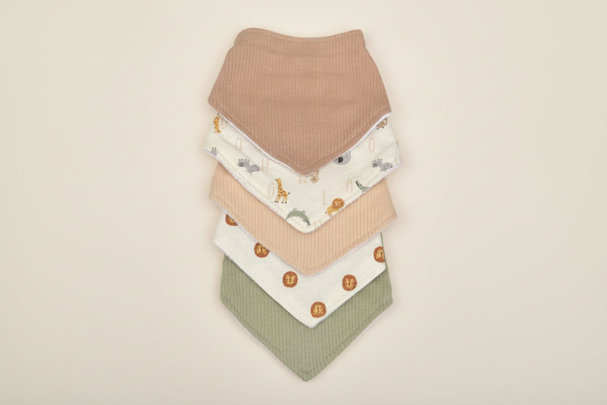 Set of 5 baby bibs with animal patterns
