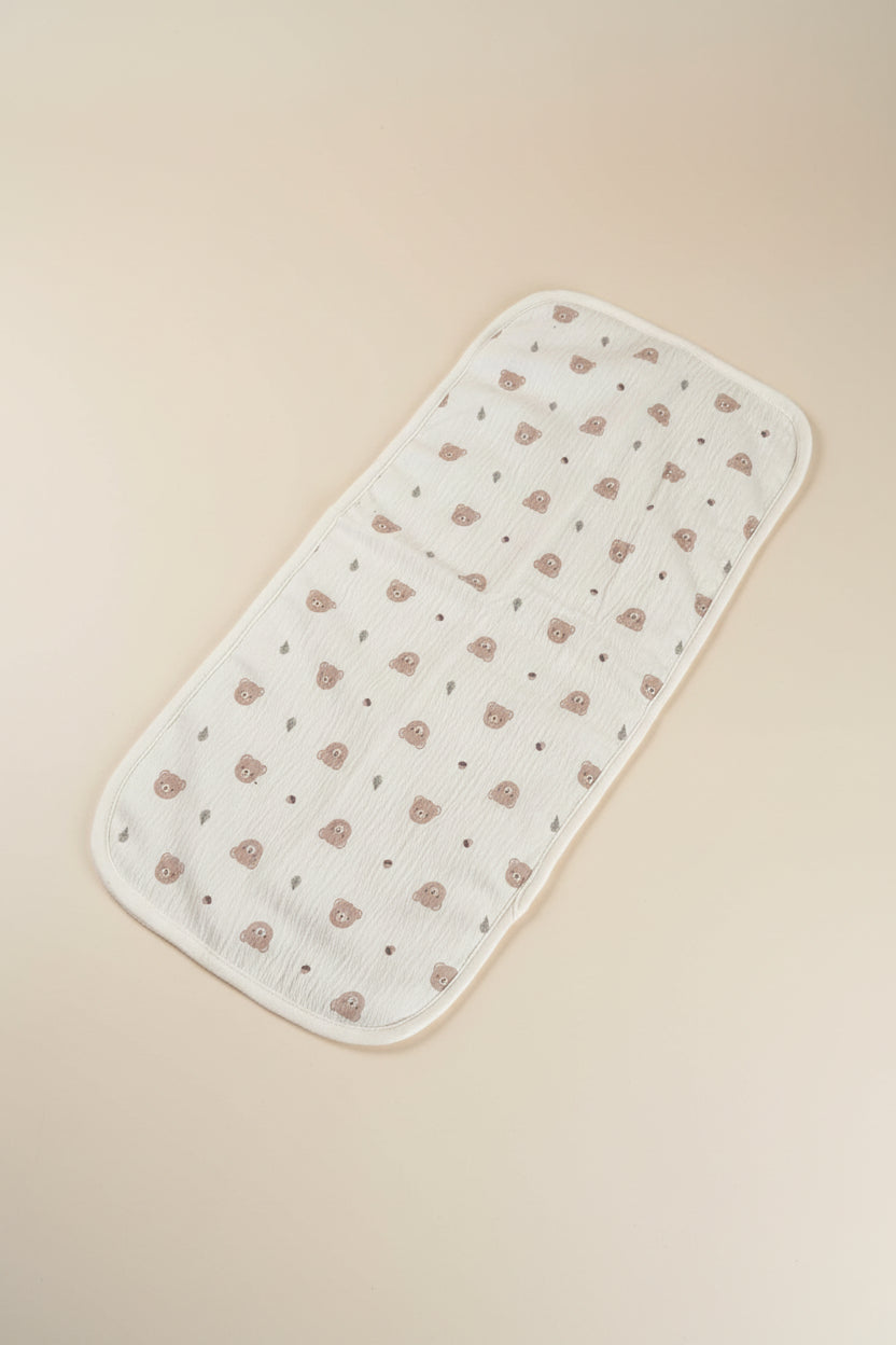 Baby burp cloth with bear pattern