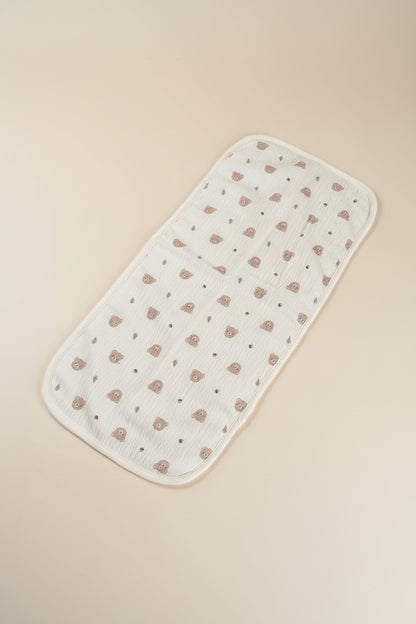 Baby burp cloth with bear pattern