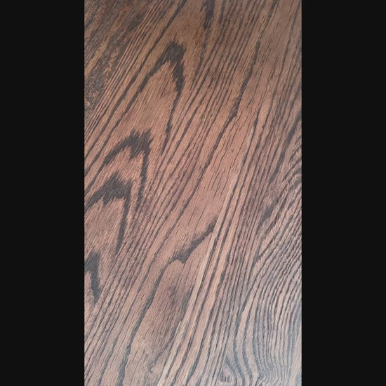 Video of a set of two floral-patterned burp cloth with ruffled edges