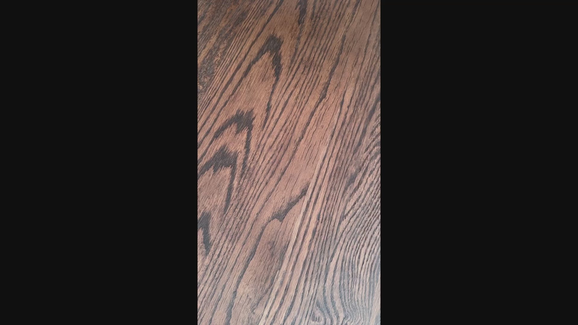 Video of a set of two floral-patterned burp cloth with ruffled edges
